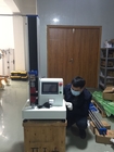 Équipement d'essai en caoutchouc de textile de gants du masque N95 dans le laboratoire de recherche
