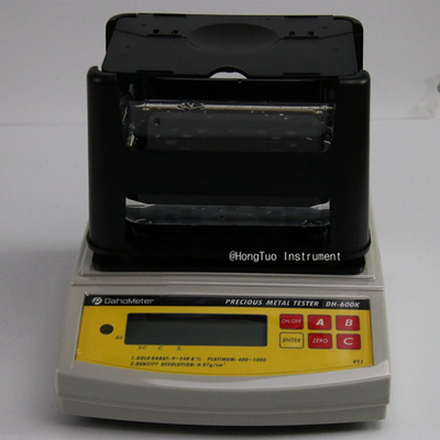 Le compteur numérique électronique de carats d' or, l' équipement portable pour mesurer l' or, la machine de mesure de l' or.