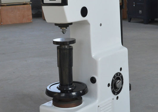 Testeur de dureté numérique Brinell standard ASTM avec écran tactile couleur